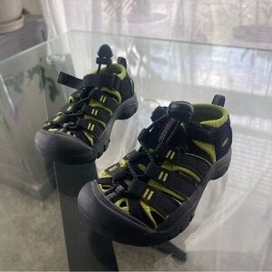 KEEN Unisex Size 8 Black Lime Waterproof Hiking Sport Sandal‎ CD-V 010915 Summer